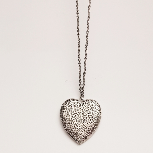 Beautiful Silver Puffy Laser Filligree Heart Long Rope Chain Necklace - Picture 8 of 9